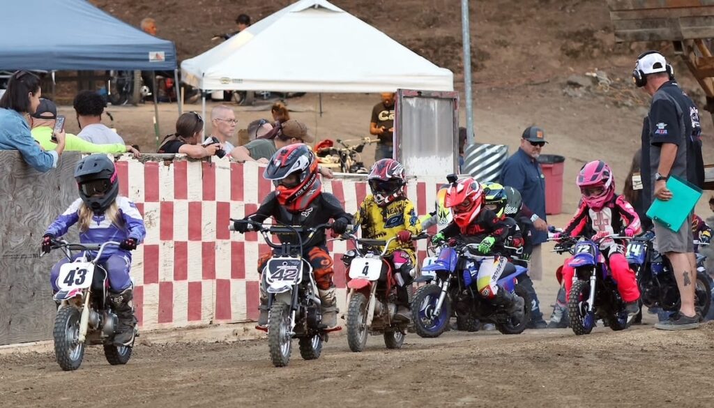 Here come the Pee-Wees out of the pit gate for a heat race Friday night. Crowd favorites they enter with cheers every time they roll onto the track. June 26 2026 - 2026 Speedway & Team Challenge Round #3.