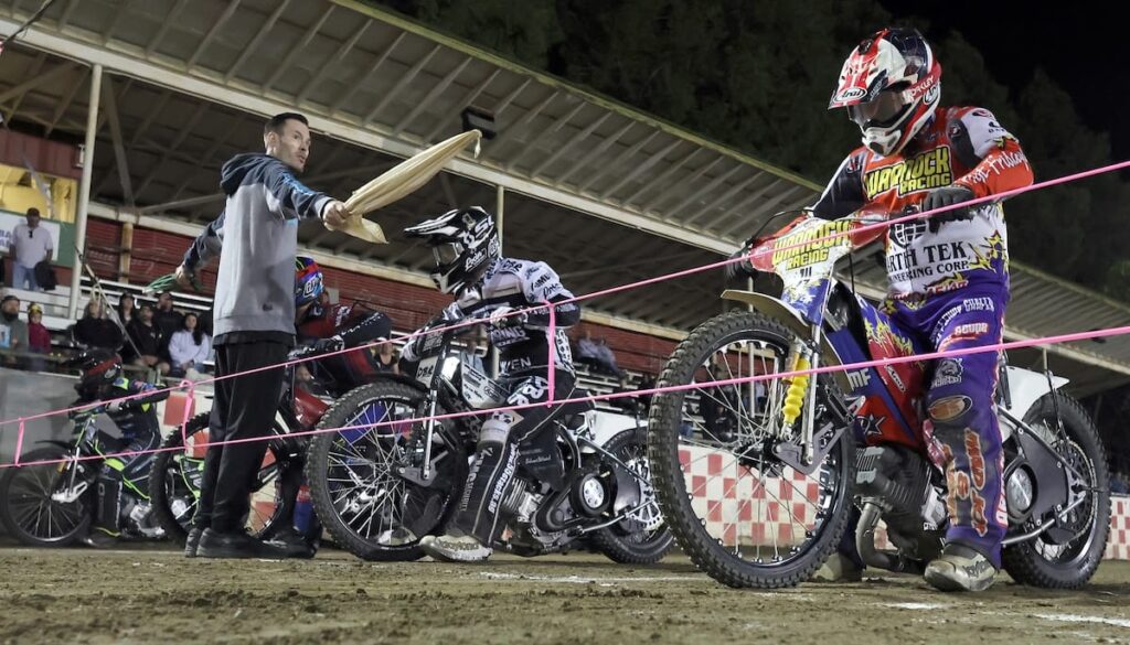 The start of the scratch main event. Lining up (left-right) Brady Landon, Wilbur Hancock, Broc Nicol and Billy Janniro. Landon fell on the first lap and was excluded. In the restart Janniro led from the start and won the race, his first main event win of the season. May 29 2026 - 2026 Speedway & Team Challenge Round #1.