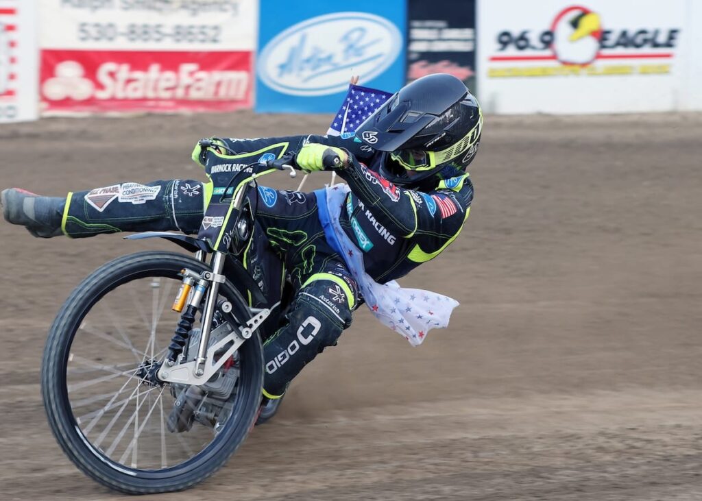 Brady Landon had a great night at Fast Fridays winning the scratch main event and finishing second in the handicap main event. July 4 2026 - 2026 Speedway & Extreme Sidecars Round #2.