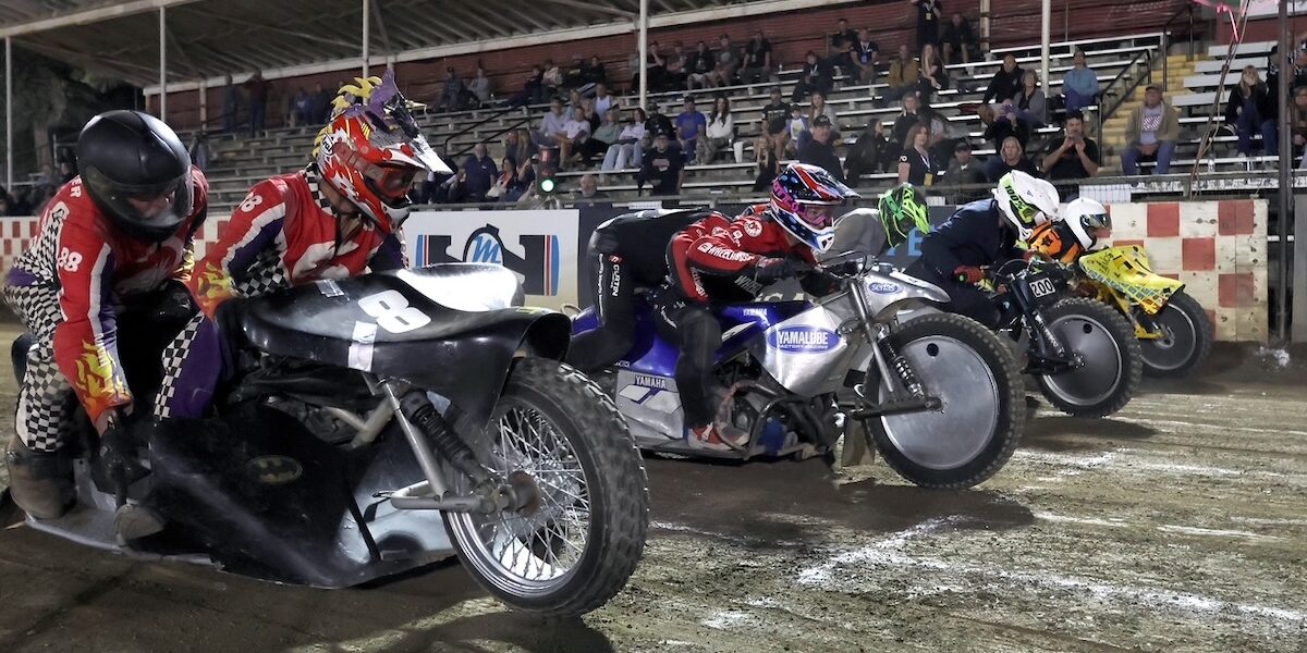 Sept 26 2026 – 2026 AMA Extreme Sidecar National Championship & Youth 250cc and 150cc Nationals – 3149 Sidecar Final The start of the AMA Sidecar National Sidecar championship final. Second from the left the team of Kyle Collins and Justin Zmina won the race and the championship. Sept 26 2026 - 2026 AMA Extreme Sidecar National Championship & Youth 250cc and 150cc Nationals.