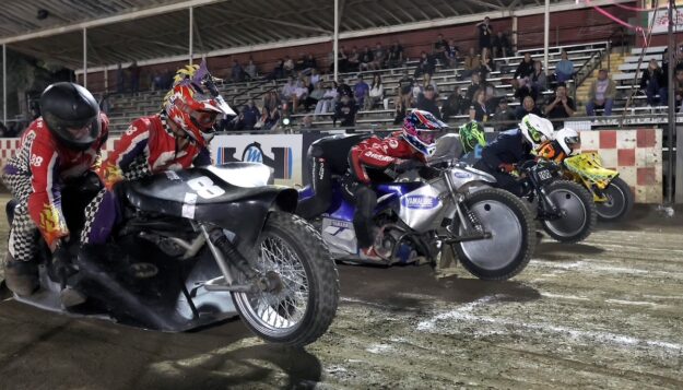 Sept 26 2026 – 2026 AMA Extreme Sidecar National Championship & Youth 250cc and 150cc Nationals – 3149 Sidecar Final The start of the AMA Sidecar National Sidecar championship final. Second from the left the team of Kyle Collins and Justin Zmina won the race and the championship. Sept 26 2026 - 2026 AMA Extreme Sidecar National Championship & Youth 250cc and 150cc Nationals.